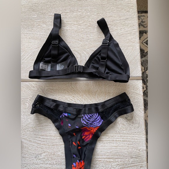 Volcom Bikini Set - Picture 3 of 4